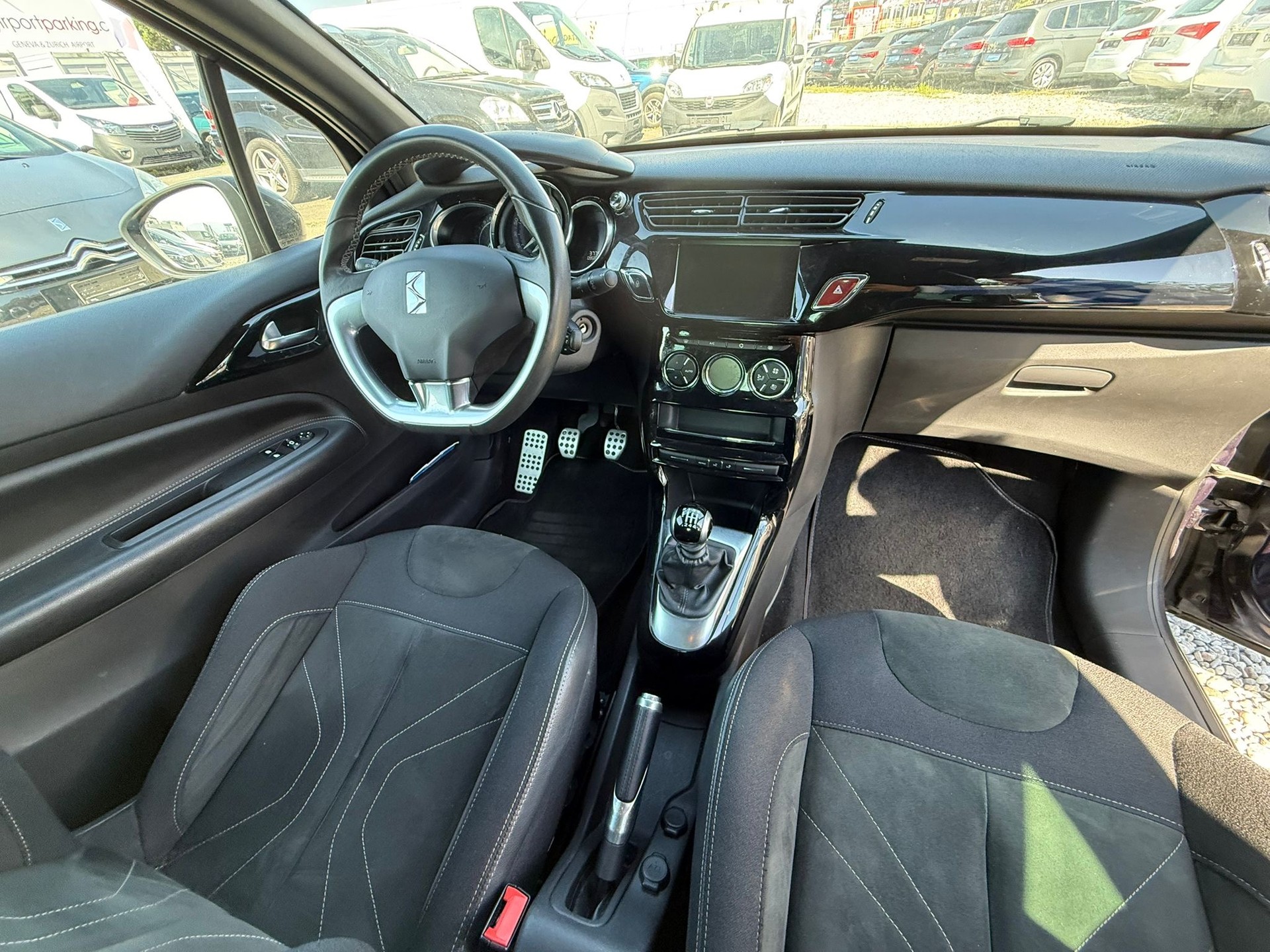 DS AUTOMOBILES DS 3 1.2 THP STT-image-8