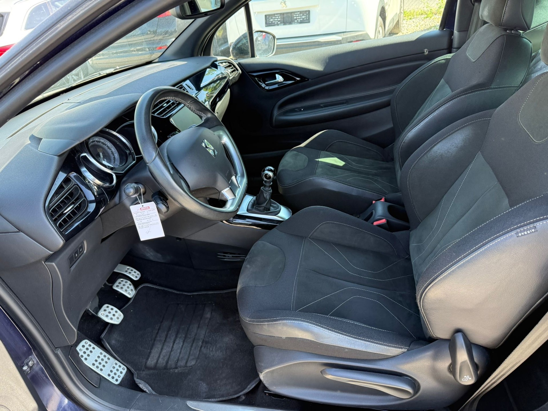 DS AUTOMOBILES DS 3 1.2 THP STT-image-6