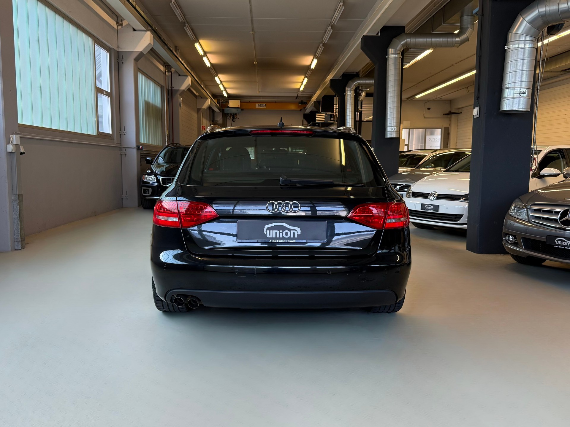 AUDI A4 Avant 2.0 TDI quattro S-line-image-7