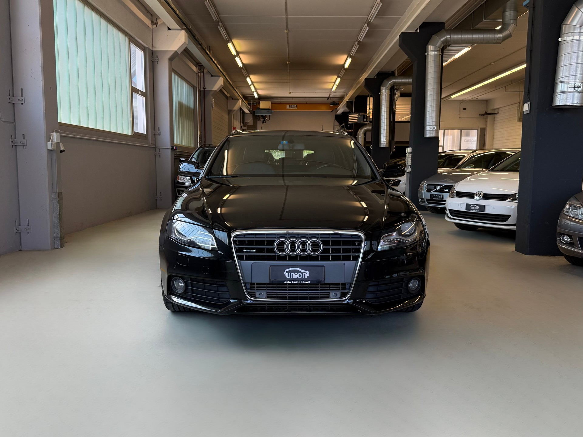 AUDI A4 Avant 2.0 TDI quattro S-line-image-2