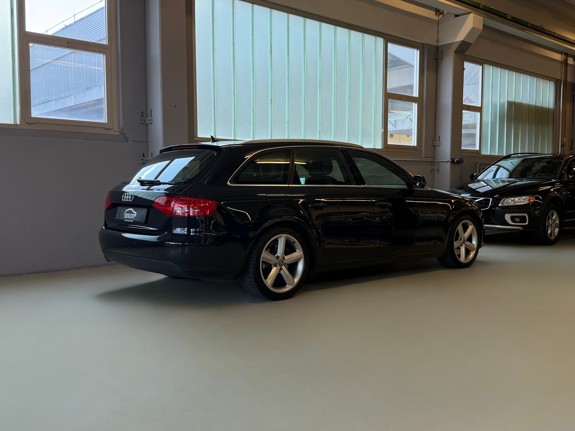 AUDI A4 Avant 2.0 TDI quattro S-line-image-5