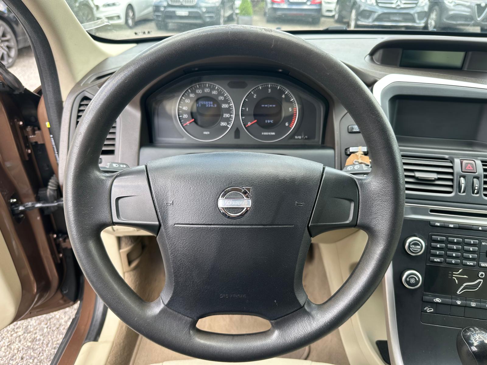 VOLVO XC60 2.4D AWD-image-6