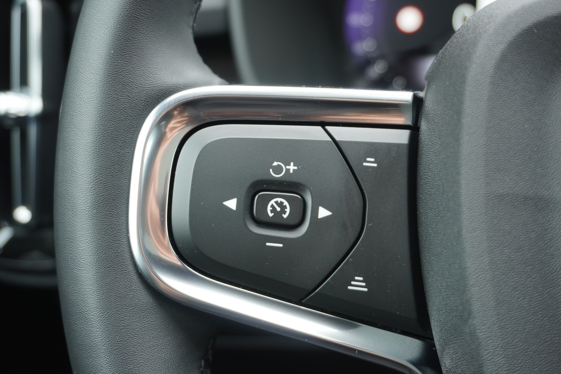 VOLVO C40 Recharge P8 Twin AWD Pure Electric Ultimate-image-36