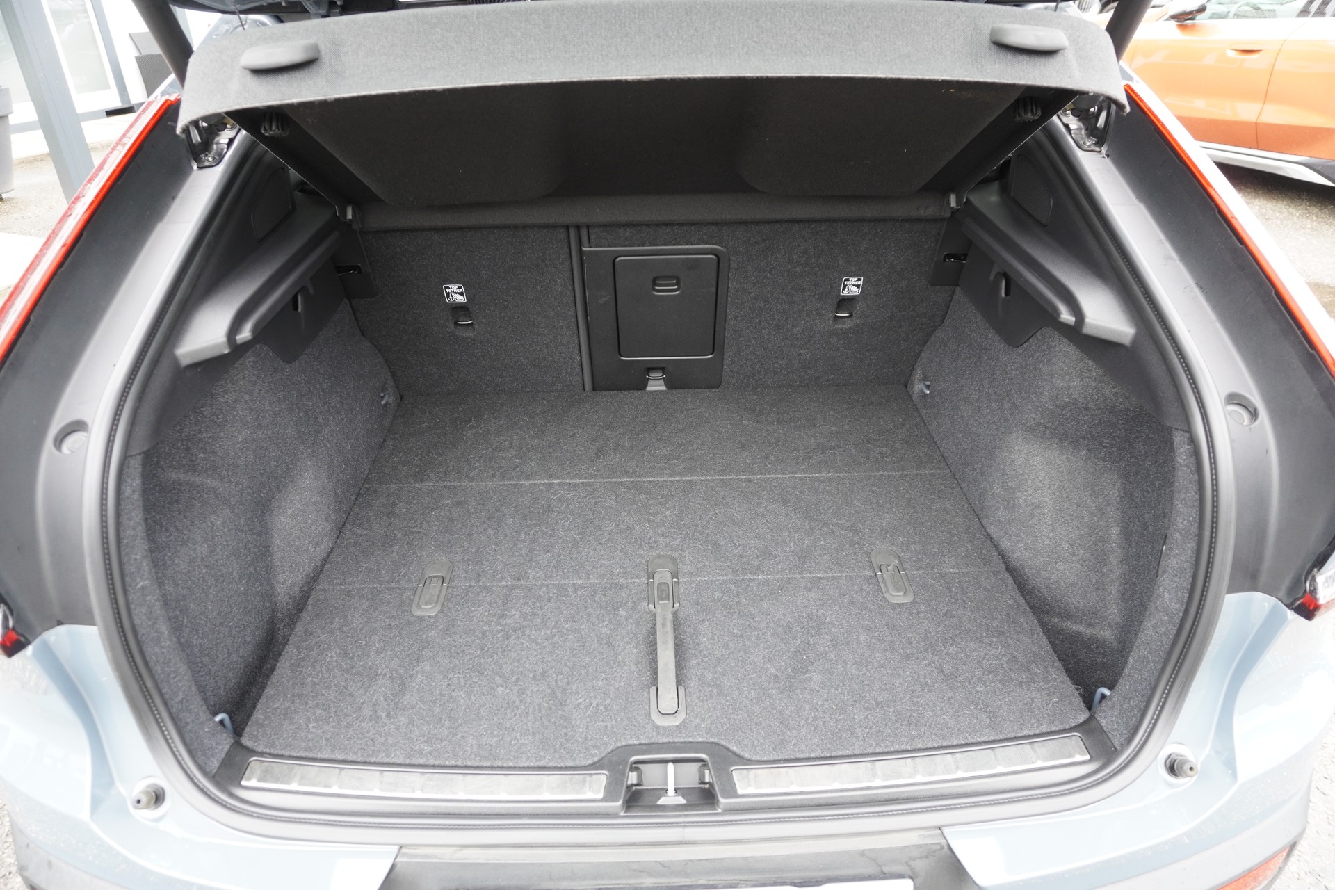 VOLVO C40 Recharge P8 Twin AWD Pure Electric Ultimate-image-10