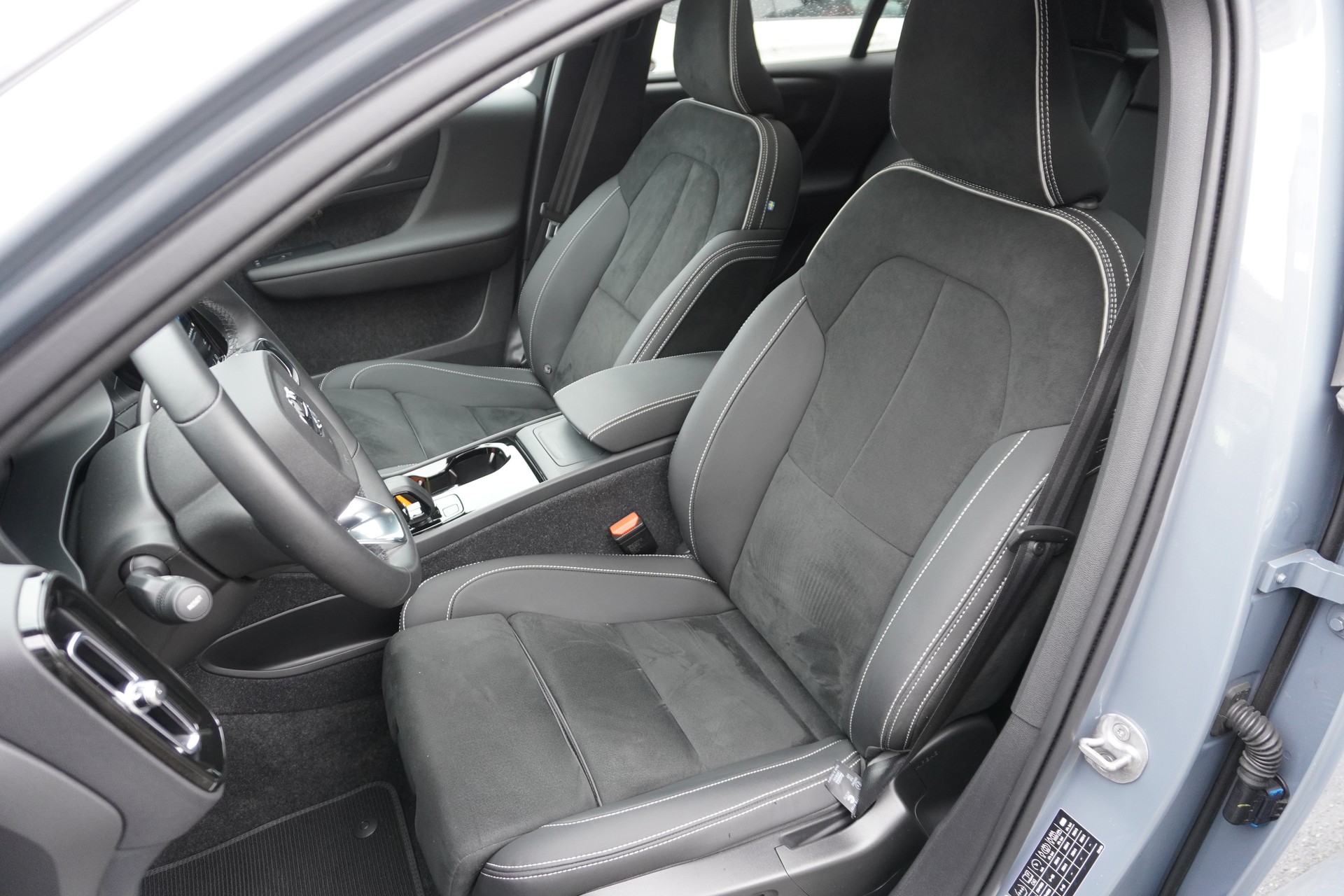 VOLVO C40 Recharge P8 Twin AWD Pure Electric Ultimate-image-14
