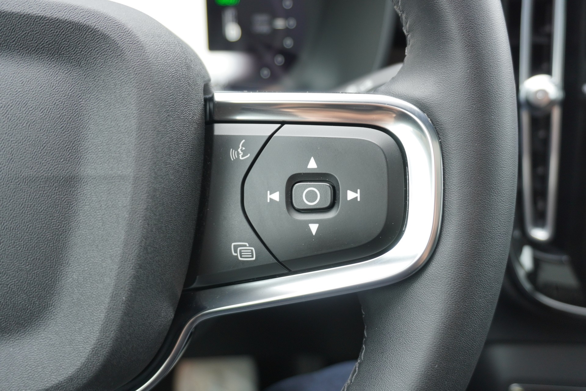 VOLVO C40 Recharge P8 Twin AWD Pure Electric Ultimate-image-35