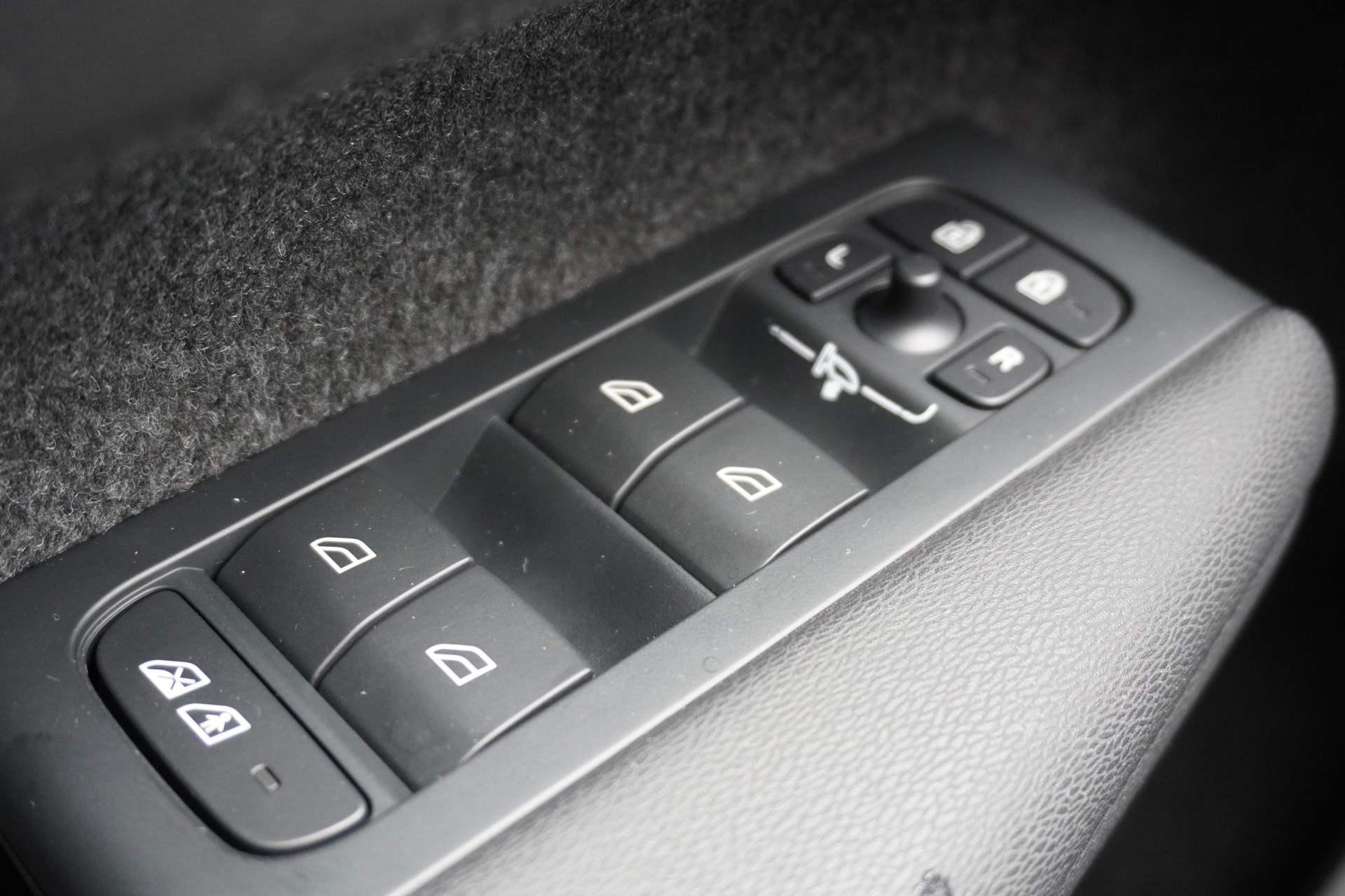 VOLVO C40 Recharge P8 Twin AWD Pure Electric Ultimate-image-38