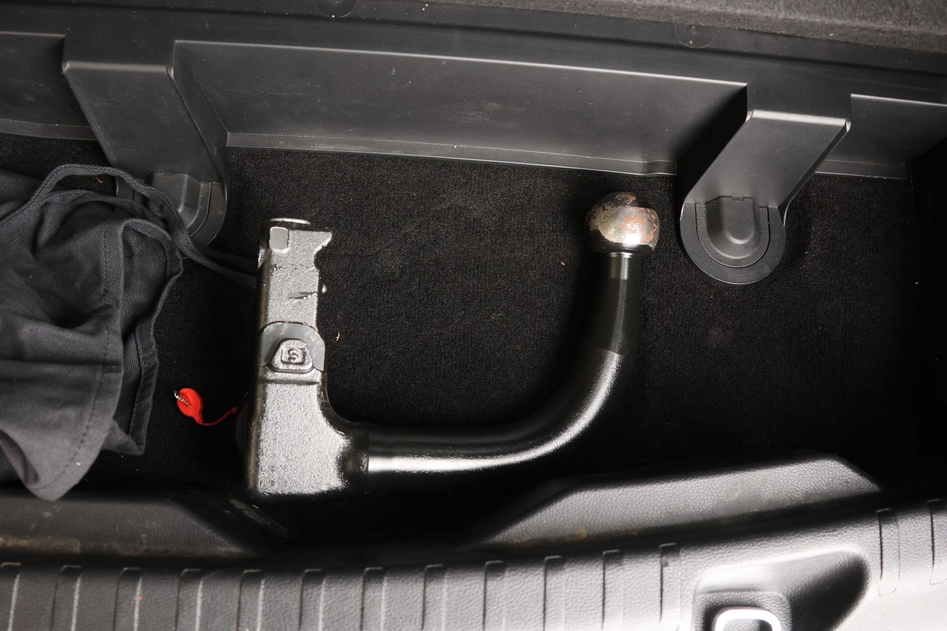 FORD S-Max 2.0 TDCi ST-Line AWD PowerShift 7 Plätzer mit AHK-image-9