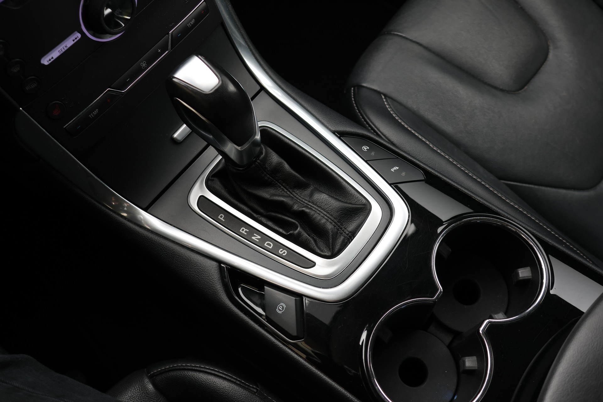 FORD S-Max 2.0 TDCi ST-Line AWD PowerShift 7 Plätzer mit AHK-image-18