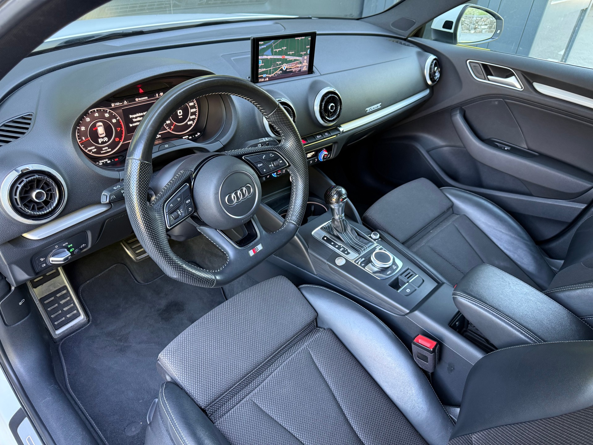 AUDI A3 Sportback 40 TFSI S-Line Sport Attraction quattro S-tronic-image-6