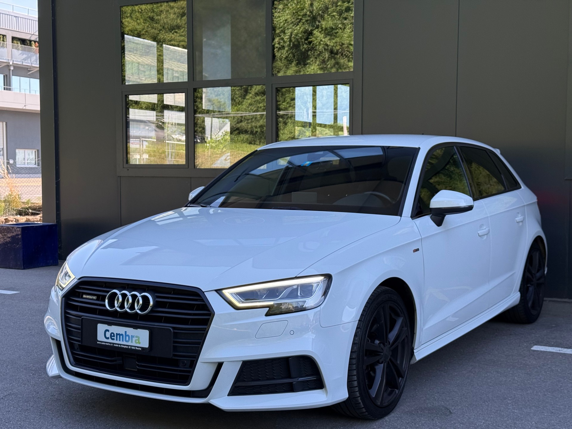 AUDI A3 Sportback 40 TFSI S-Line Sport Attraction quattro S-tronic-showroom-element-1
