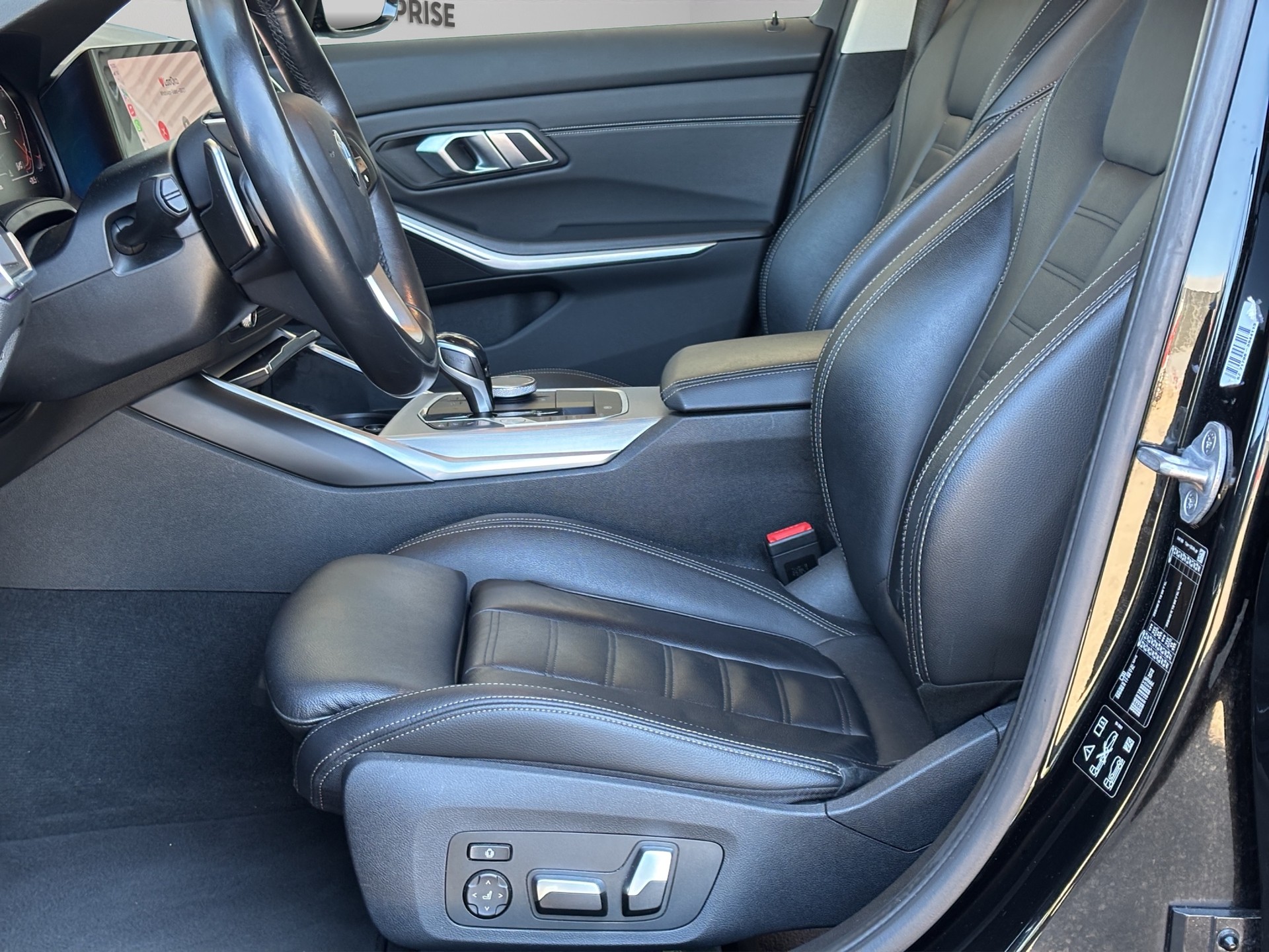 BMW 320d xDrive Touring Luxury Line Steptronic-image-11