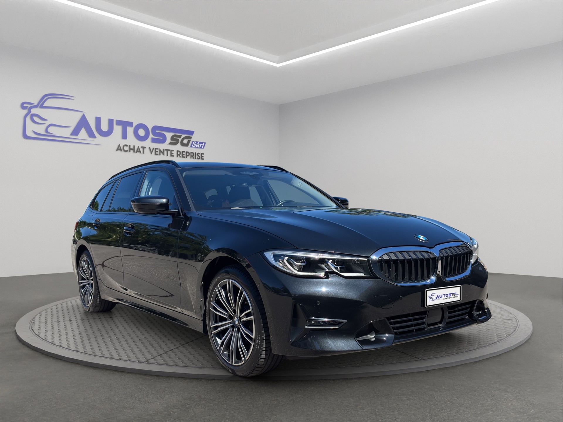 BMW 320d xDrive Touring Luxury Line Steptronic-image-1