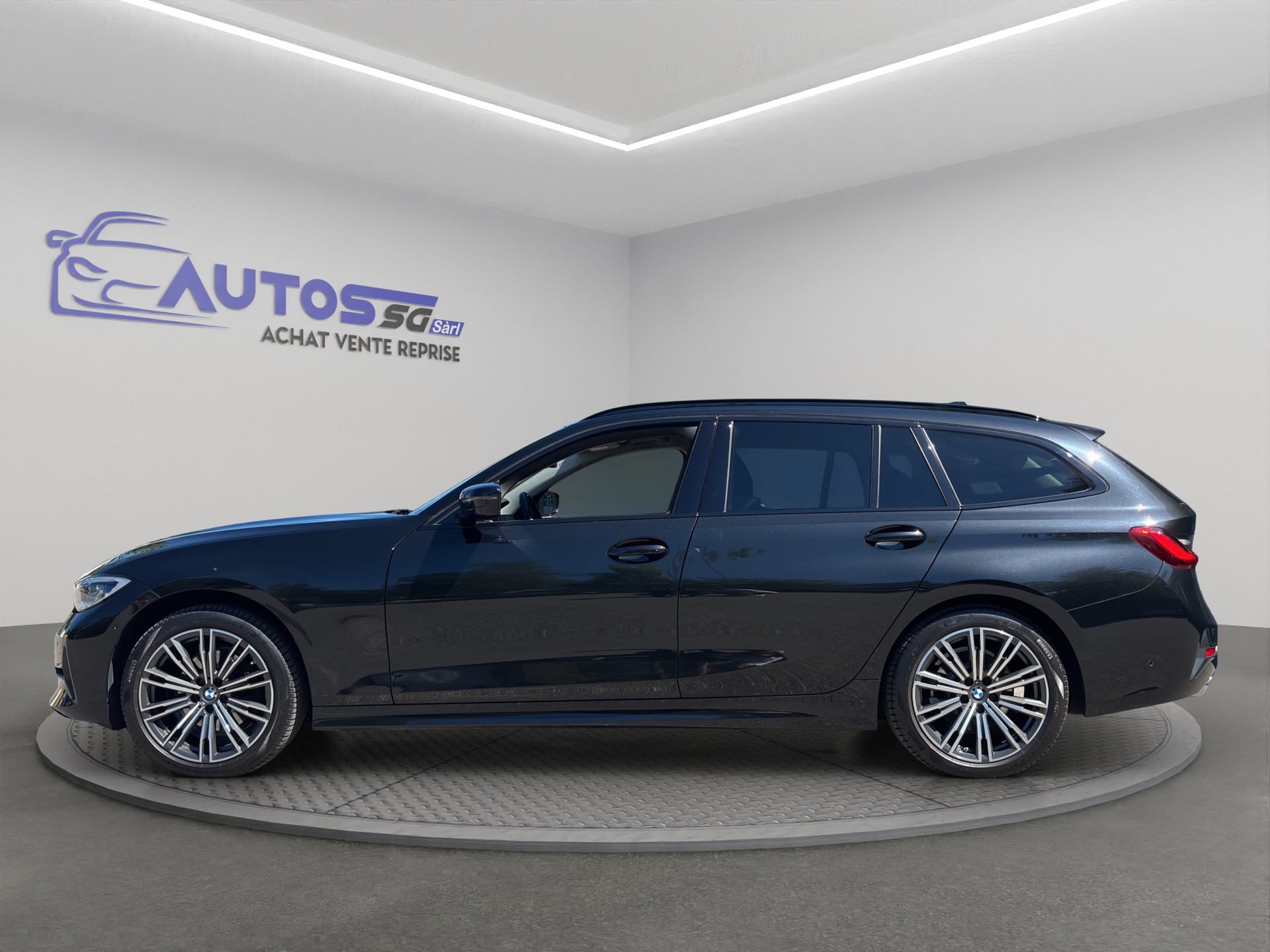 BMW 320d xDrive Touring Luxury Line Steptronic-image-3