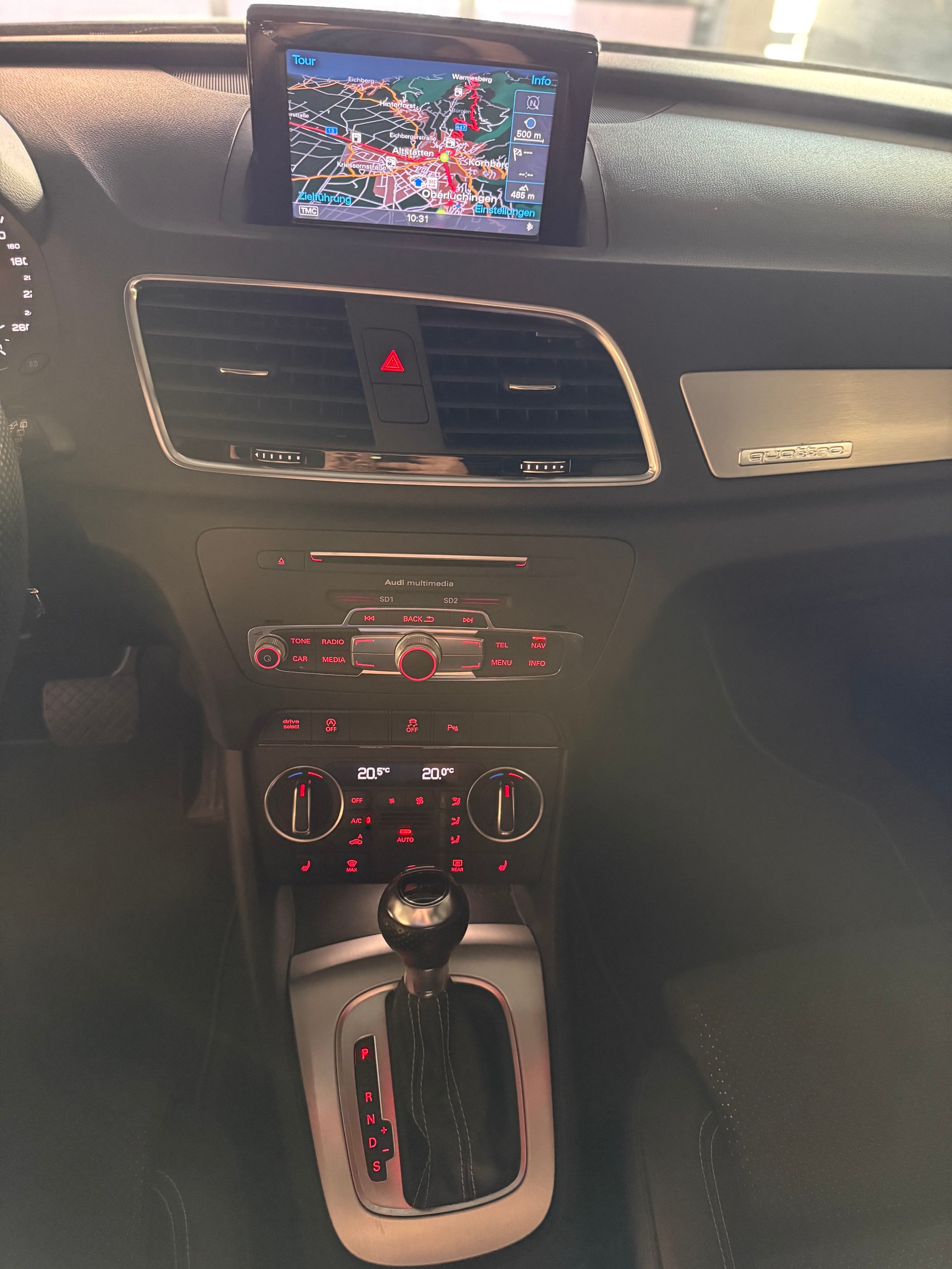 AUDI Q3 2.0 TDI sport quattro S-tronic-image-9