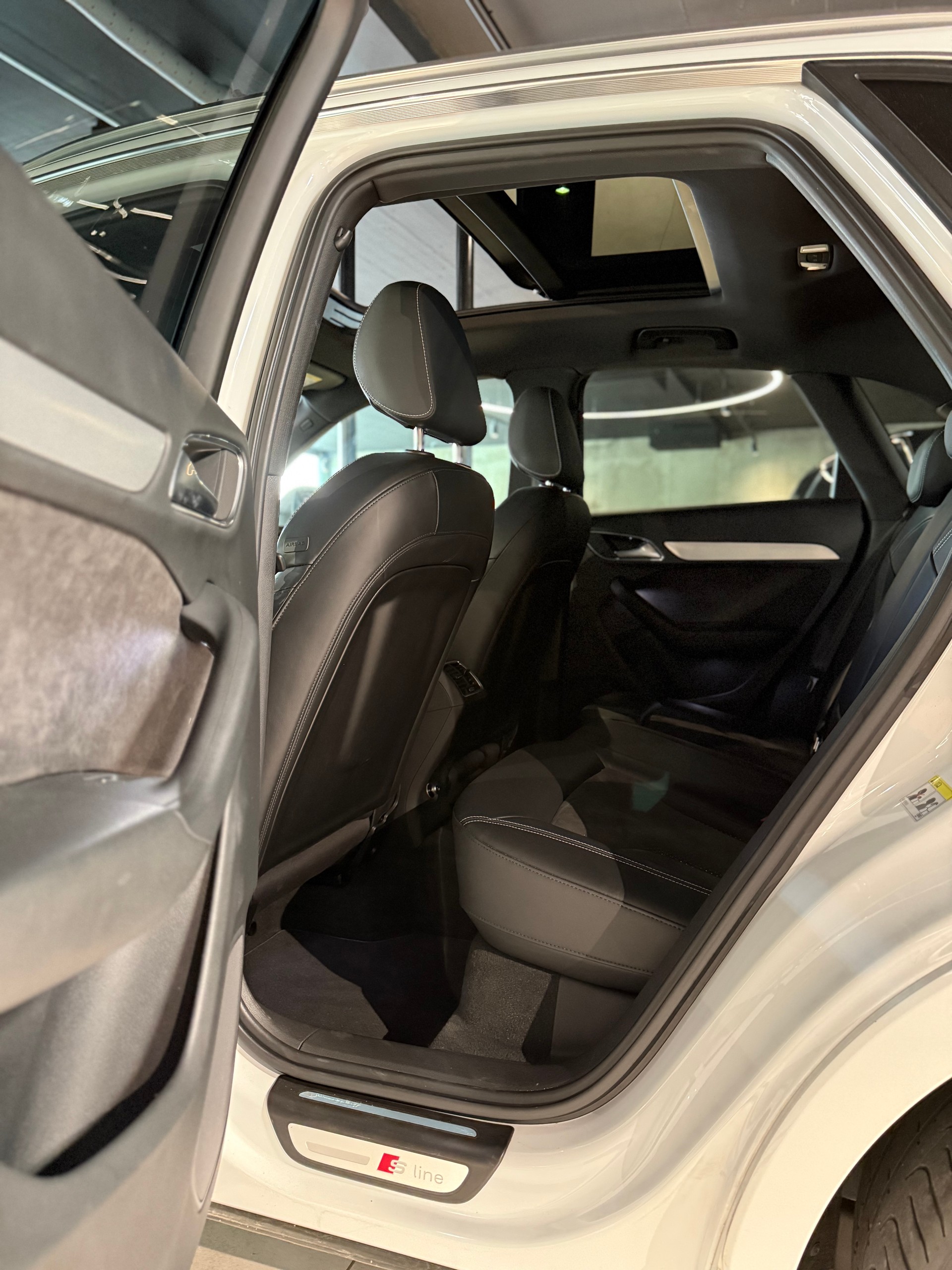 AUDI Q3 2.0 TDI sport quattro S-tronic-image-7