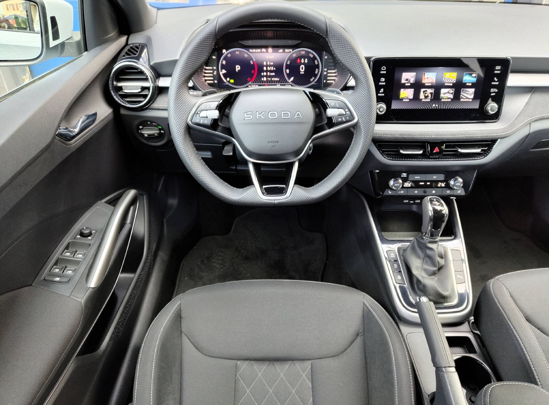 SKODA Fabia 1.5 TSI Selection DSG-image-4
