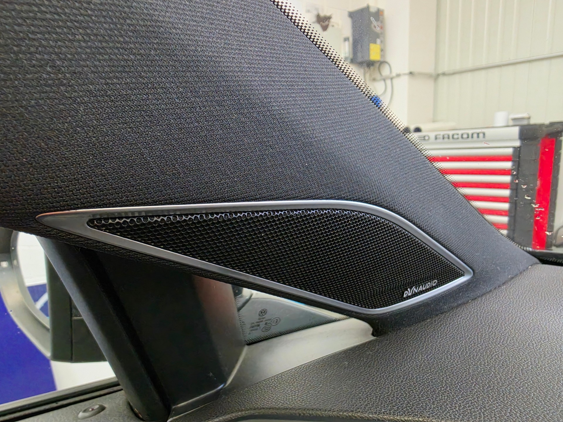 VW Golf 2.0 TSI R 4Motion DSG AKRAPOVIC EDITION-image-15