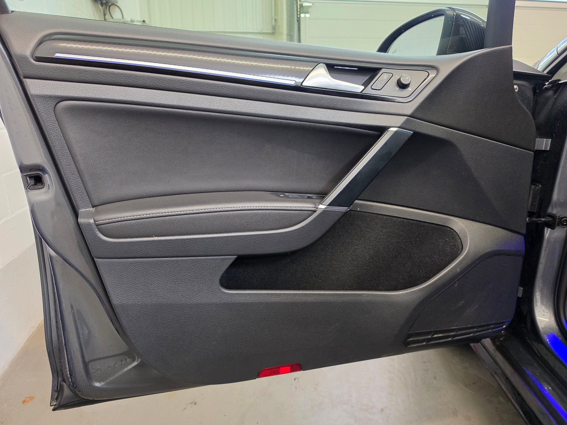 VW Golf 2.0 TSI R 4Motion DSG AKRAPOVIC EDITION-image-16