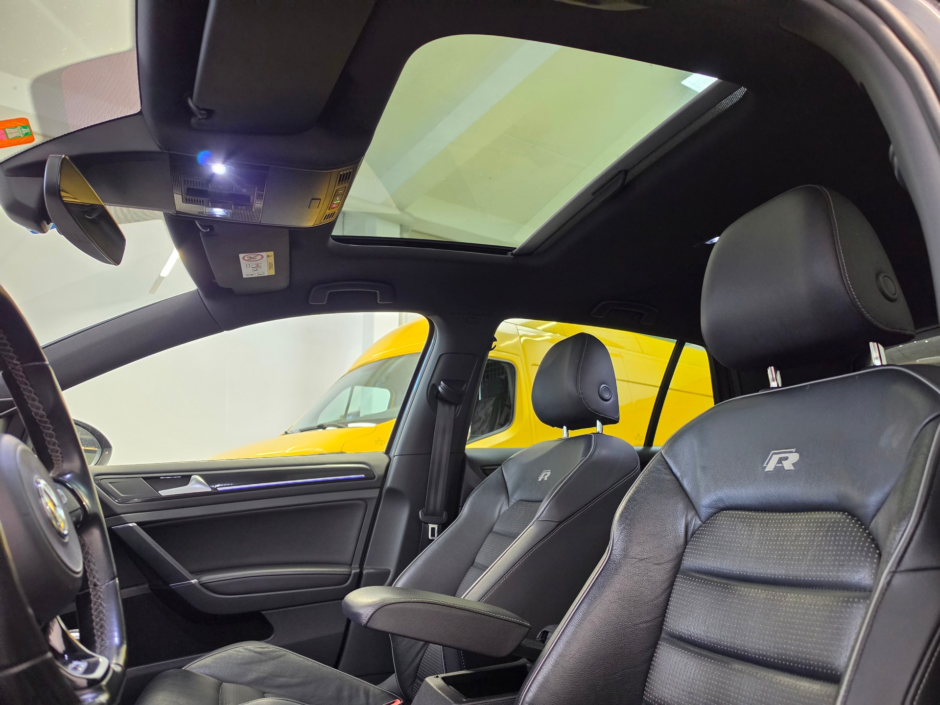 VW Golf 2.0 TSI R 4Motion DSG AKRAPOVIC EDITION-image-14