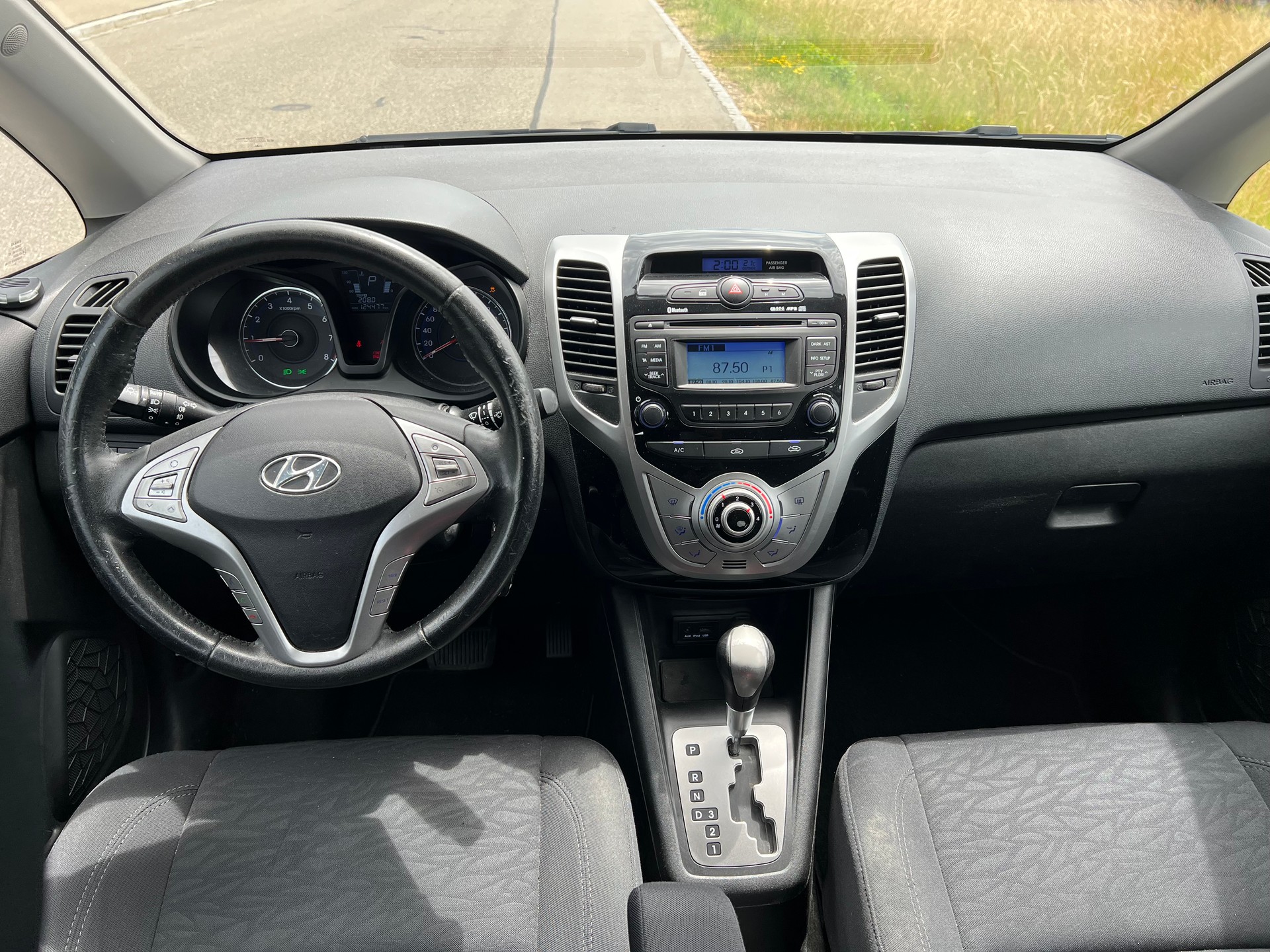 HYUNDAI iX20 1.6 Style Automatic-image-12