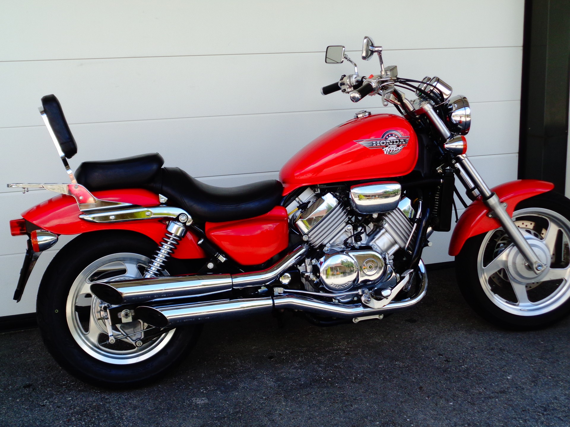 HONDA VF 750 C Magna V4-image-3