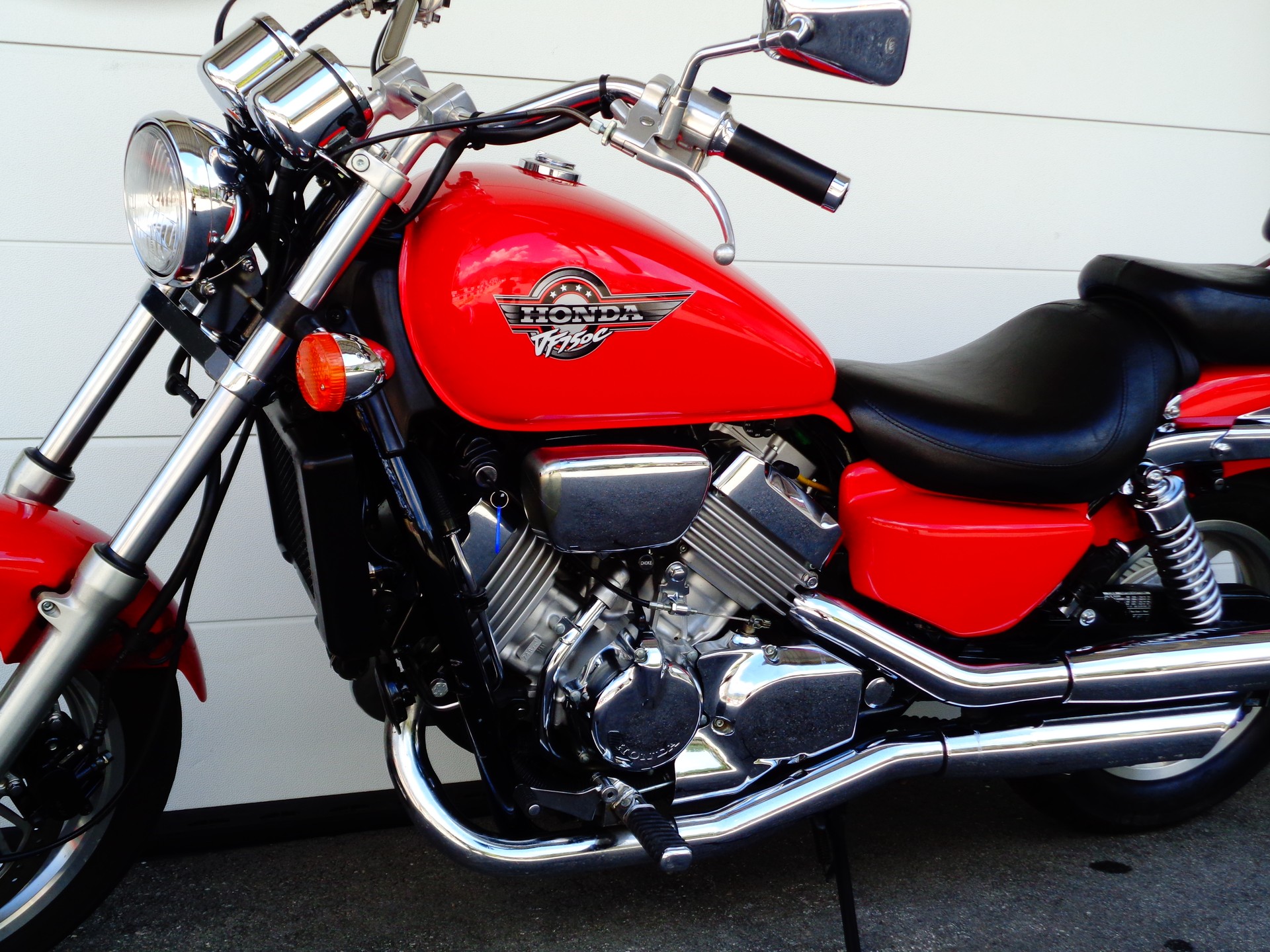HONDA VF 750 C Magna V4-image-8