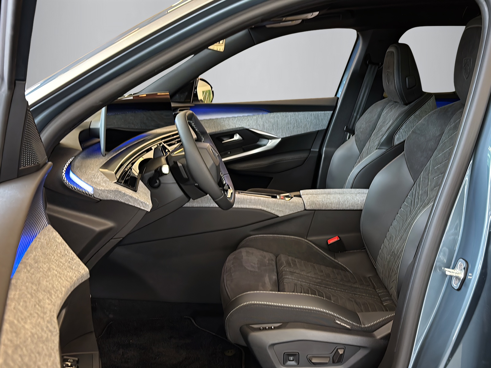 PEUGEOT 5008 1.6 PHEV 225 GT-showroom-element-2