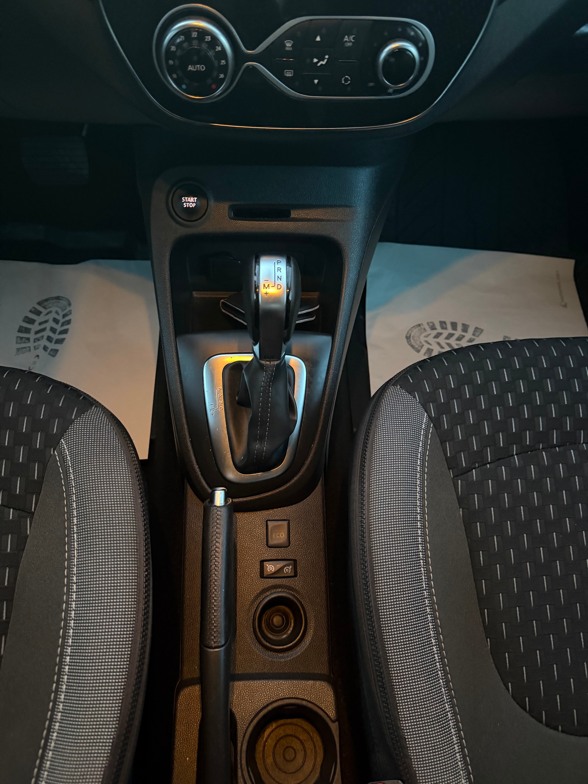 RENAULT Captur 1.5 dCi Intens EDC-image-10