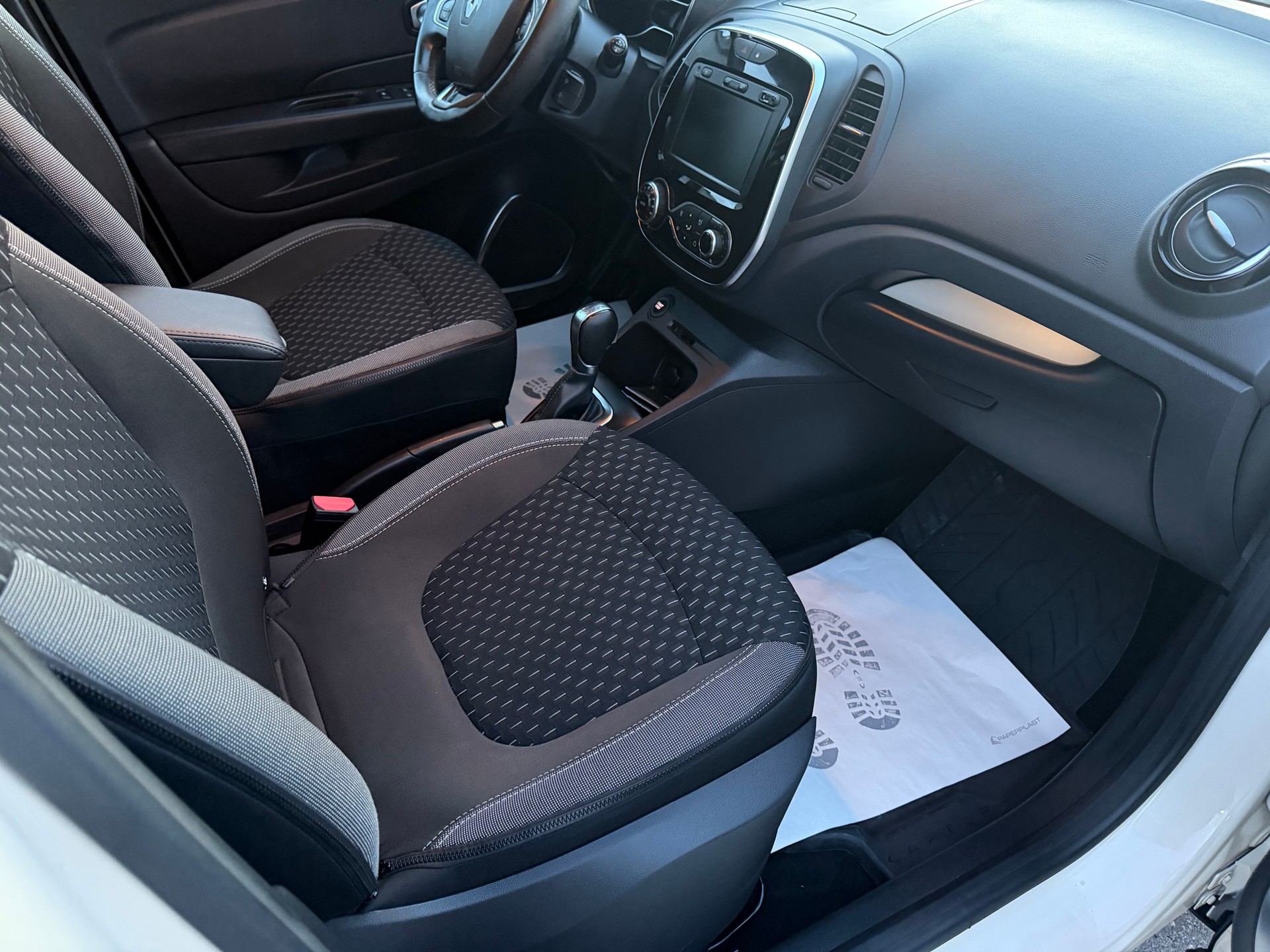 RENAULT Captur 1.5 dCi Intens EDC-image-14