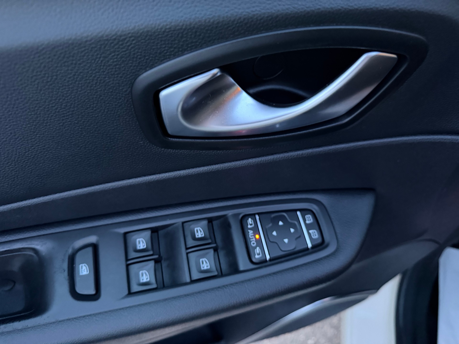 RENAULT Captur 1.5 dCi Intens EDC-image-8