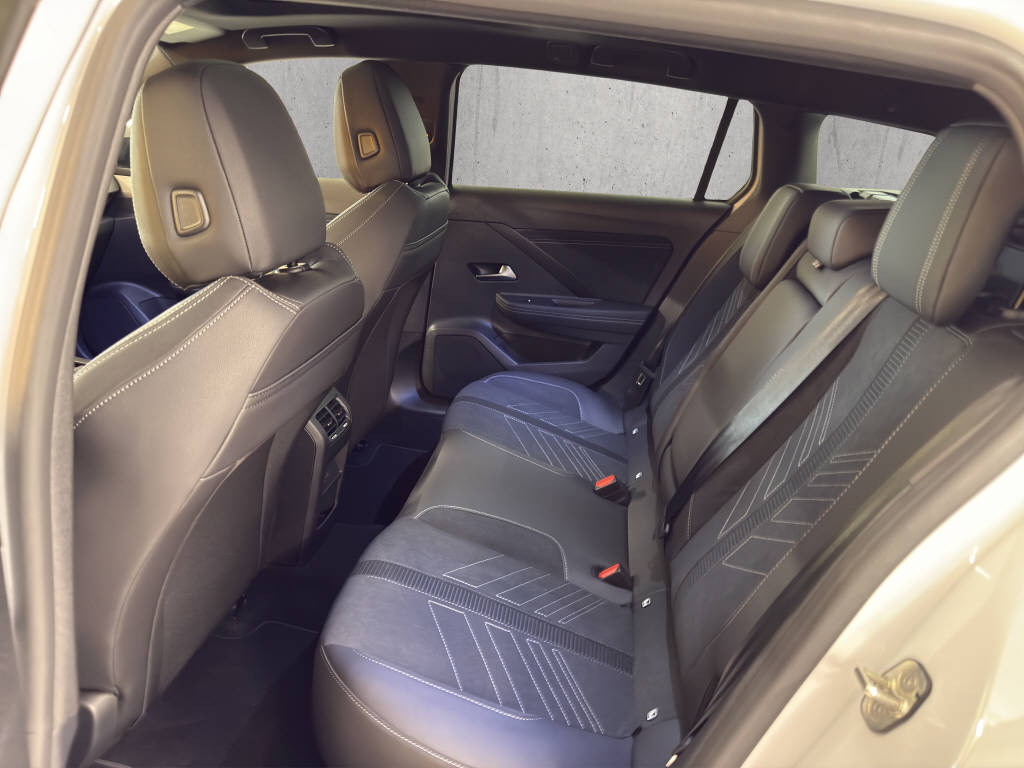 OPEL Astra-e Sports Tourer Ultimate-image-13