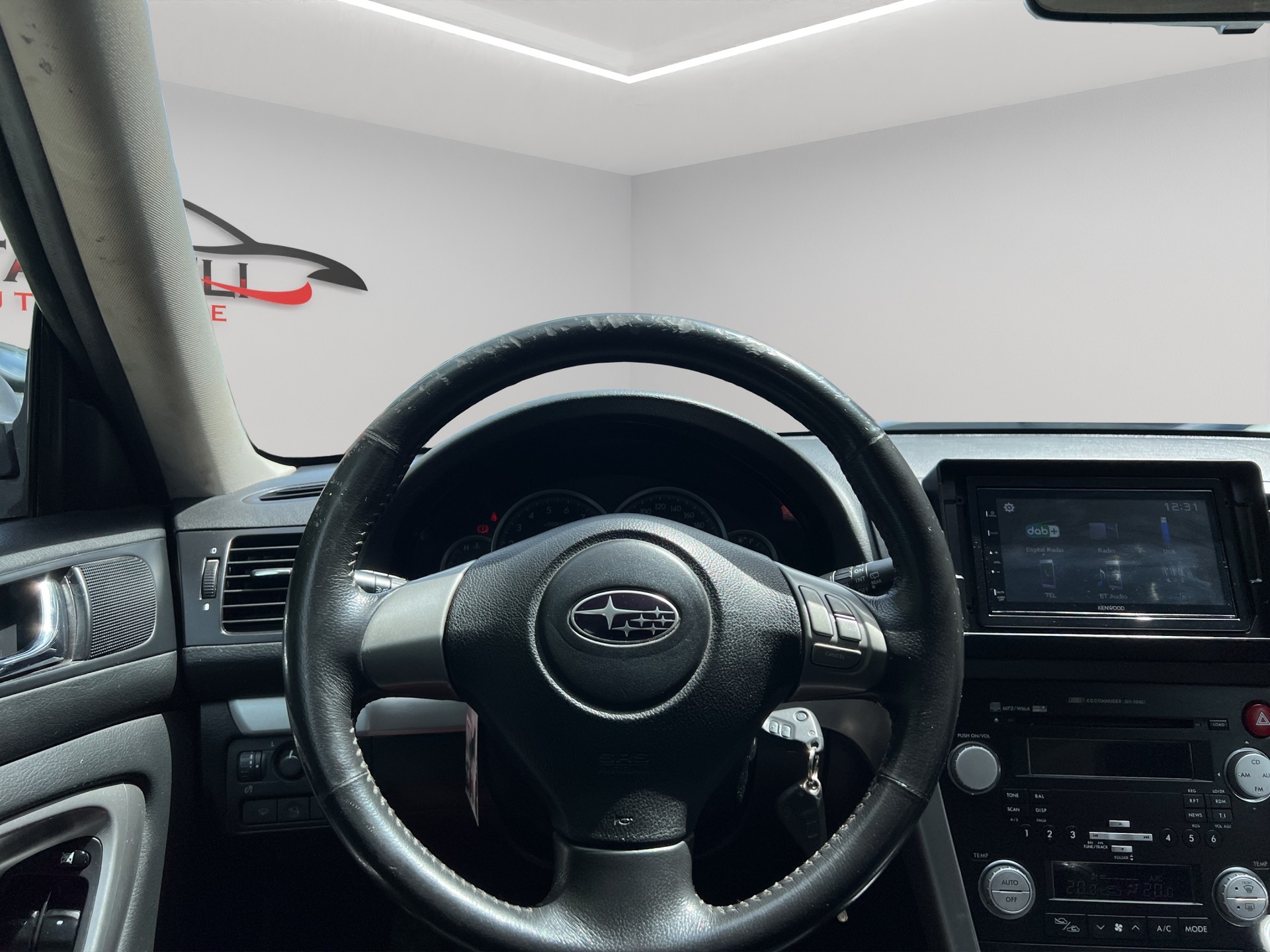 SUBARU Legacy 2.0R AWD Swiss-image-7