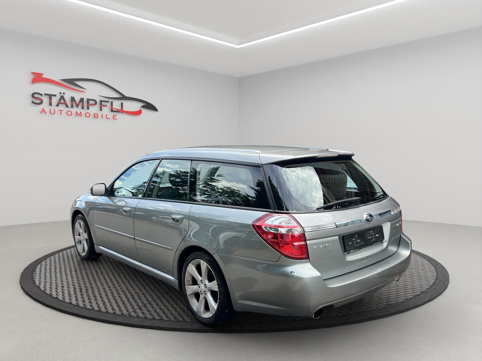 SUBARU Legacy 2.0R AWD Swiss-image-2