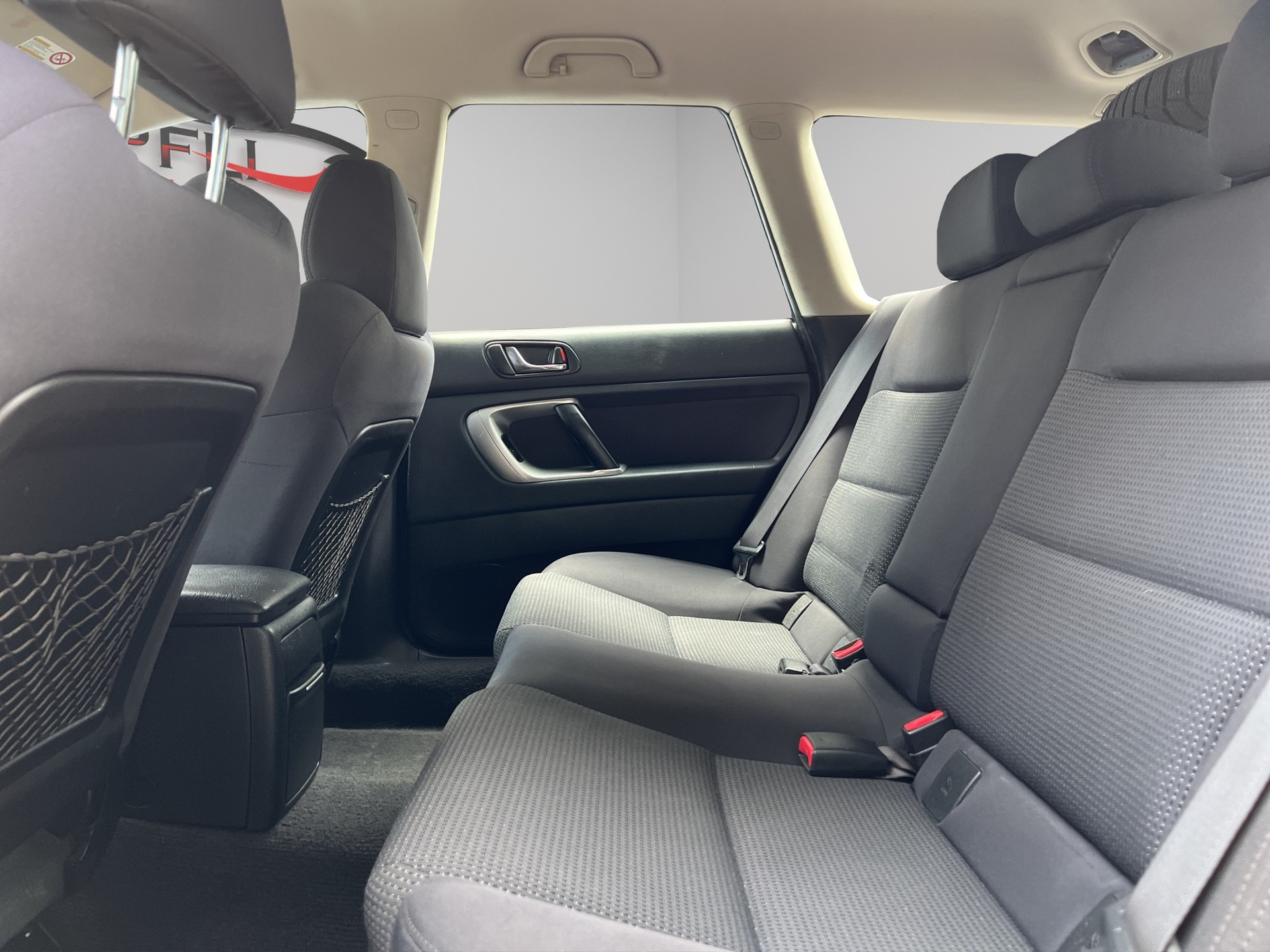 SUBARU Legacy 2.0R AWD Swiss-image-6