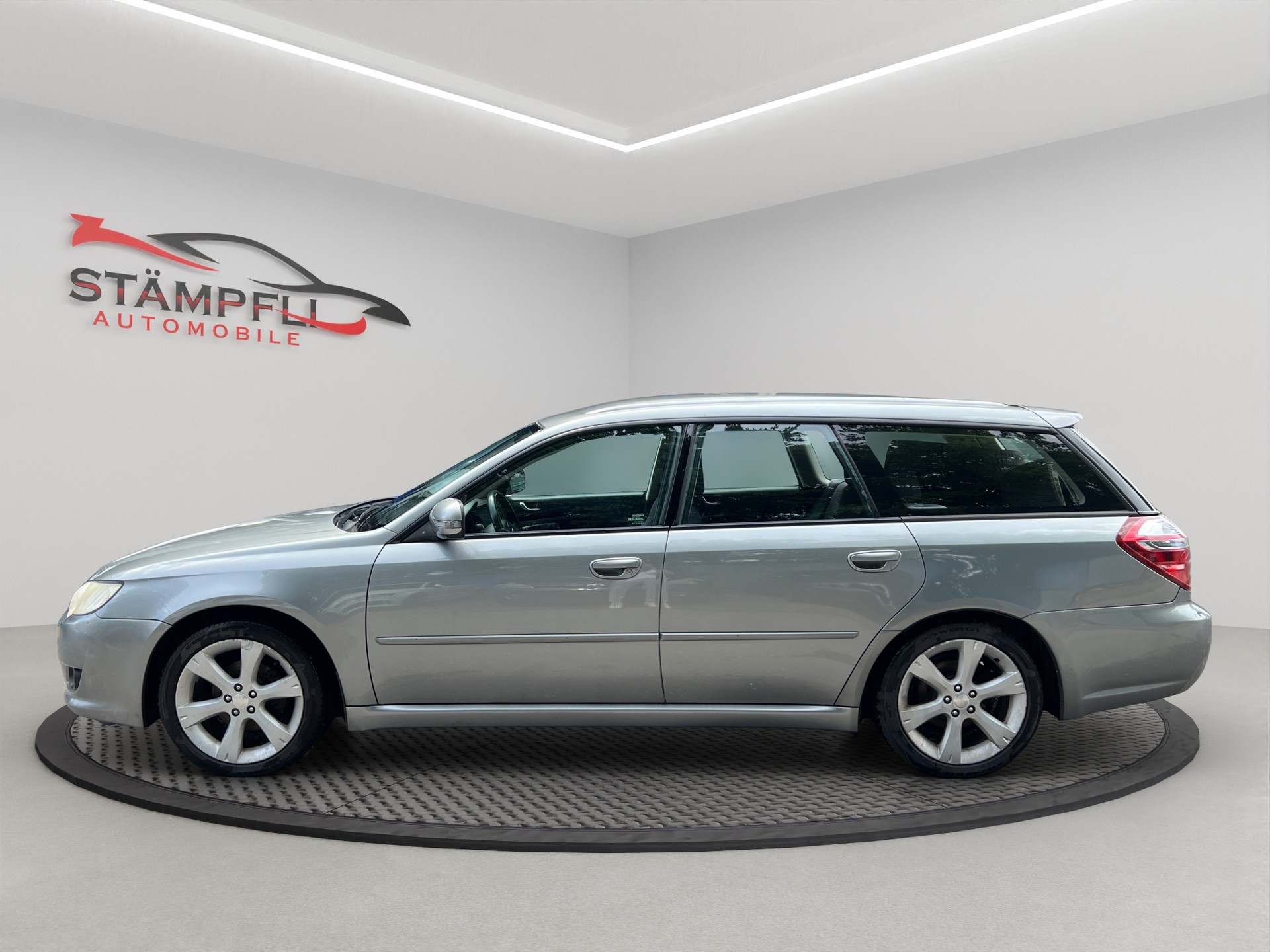 SUBARU Legacy 2.0R AWD Swiss-image-1