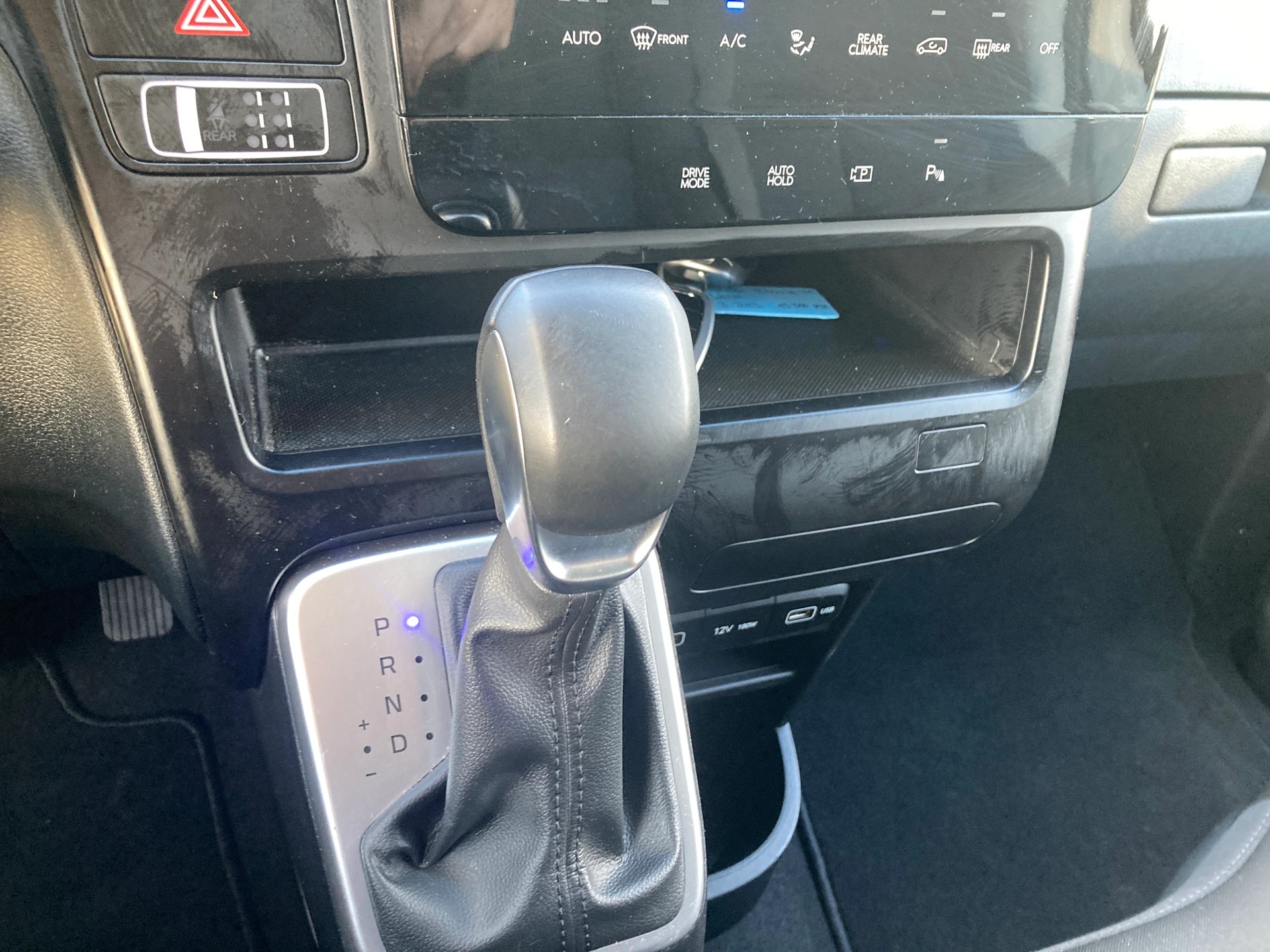 HYUNDAI Staria Wagon 2.2 CRDi Amplia 4WD A **Anhängerkupplung**-image-11
