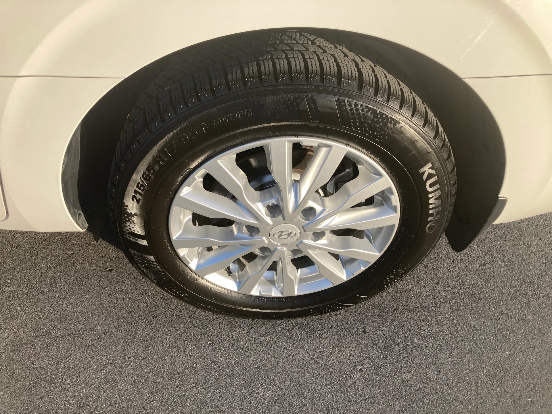 HYUNDAI Staria Wagon 2.2 CRDi Amplia 4WD A **Anhängerkupplung**-image-7