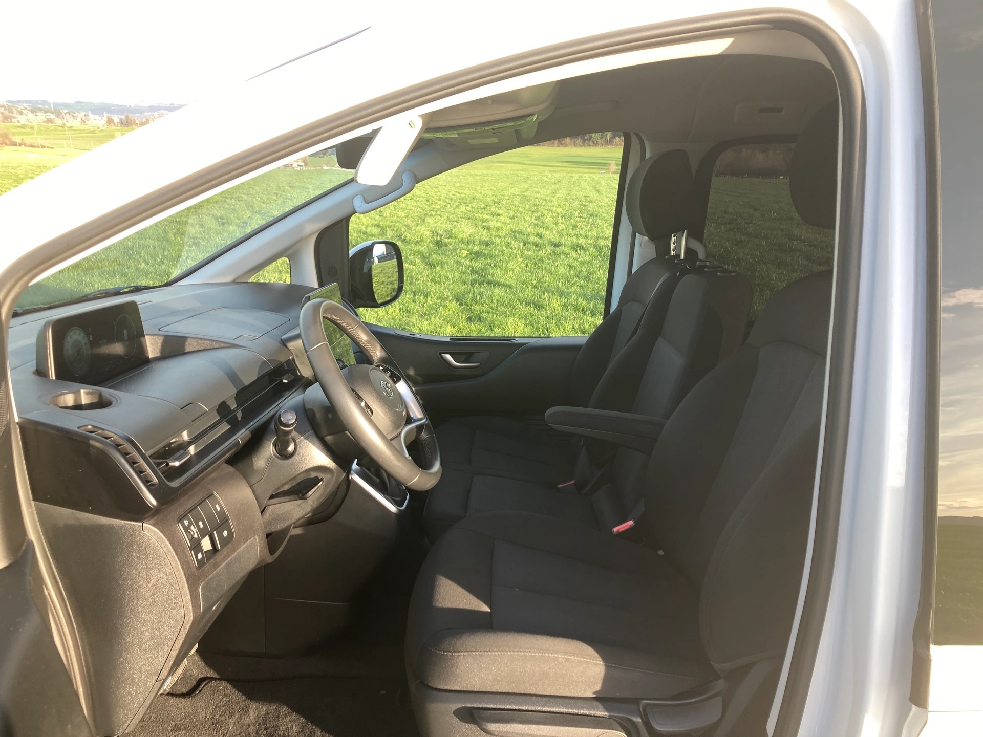 HYUNDAI Staria Wagon 2.2 CRDi Amplia 4WD A **Anhängerkupplung**-image-9