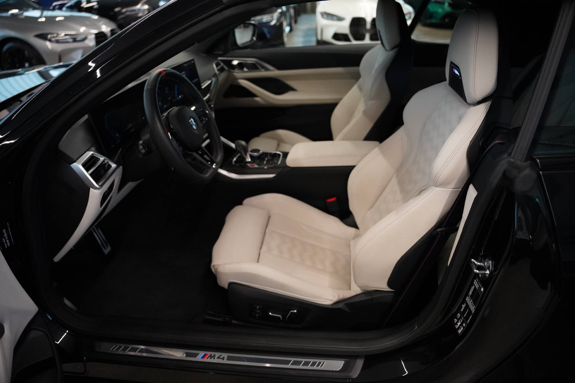 BMW M4 Cabrio Competition M xDrive-image-8