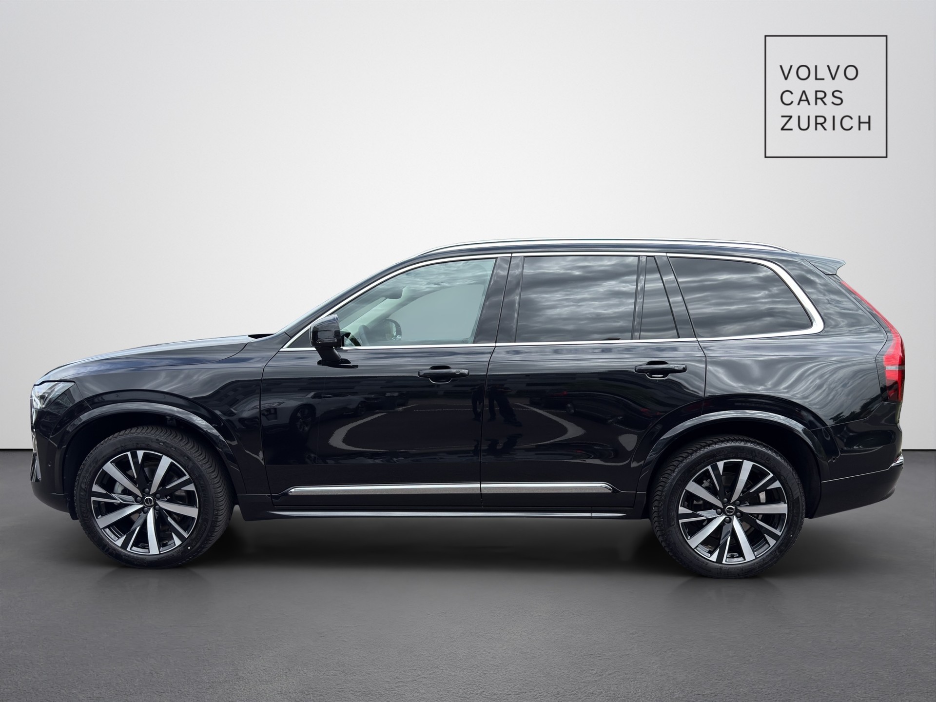 VOLVO XC90 2.0 B5 MH Plus Bright AWD-showroom-element-2