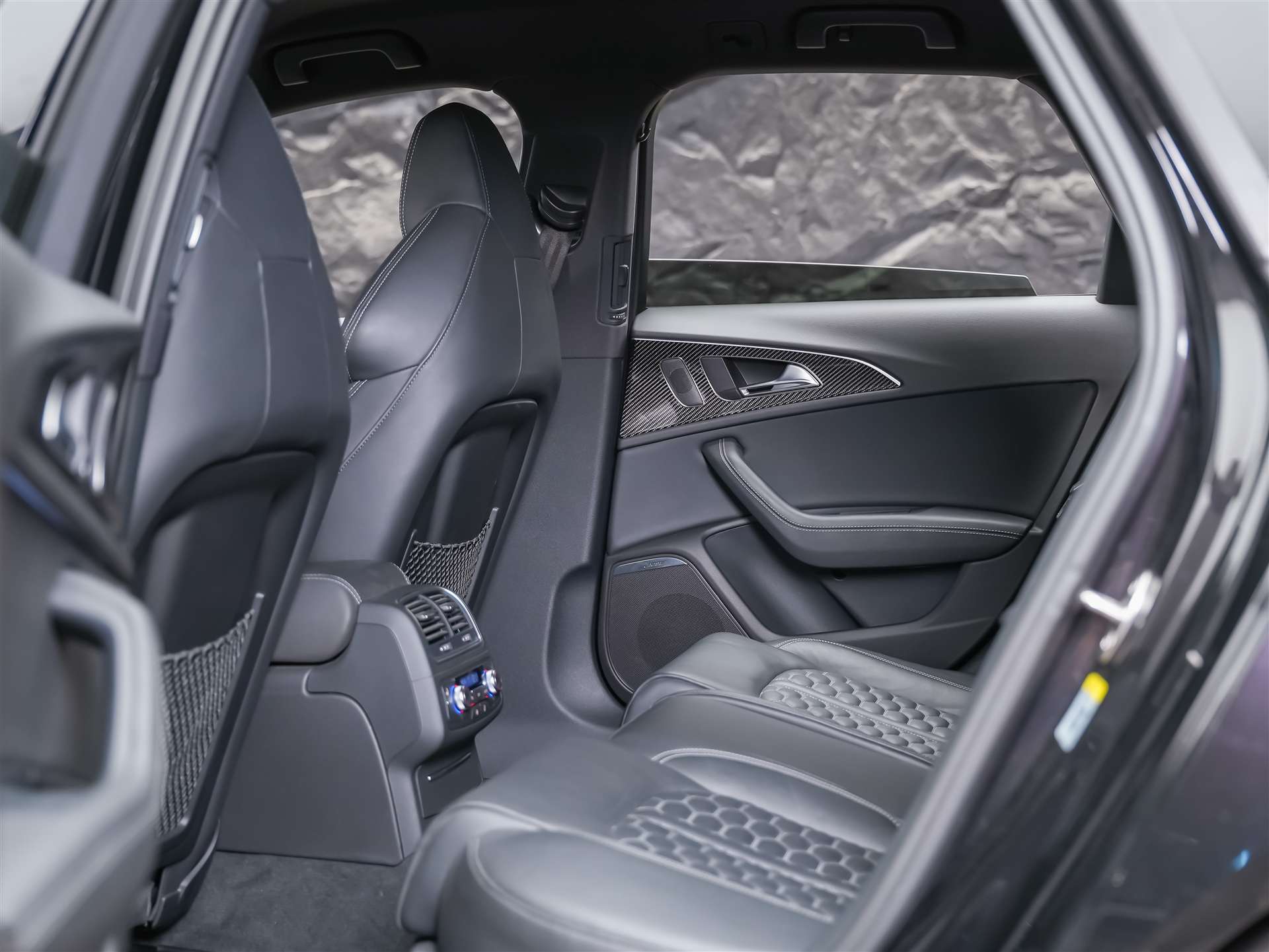 AUDI RS6 Avant 4.0 TFSI V8 quattro Tiptronic *BOSE Soundsystem*Abstandsregler*Sitzheizung*Valcona Leder*-image-12