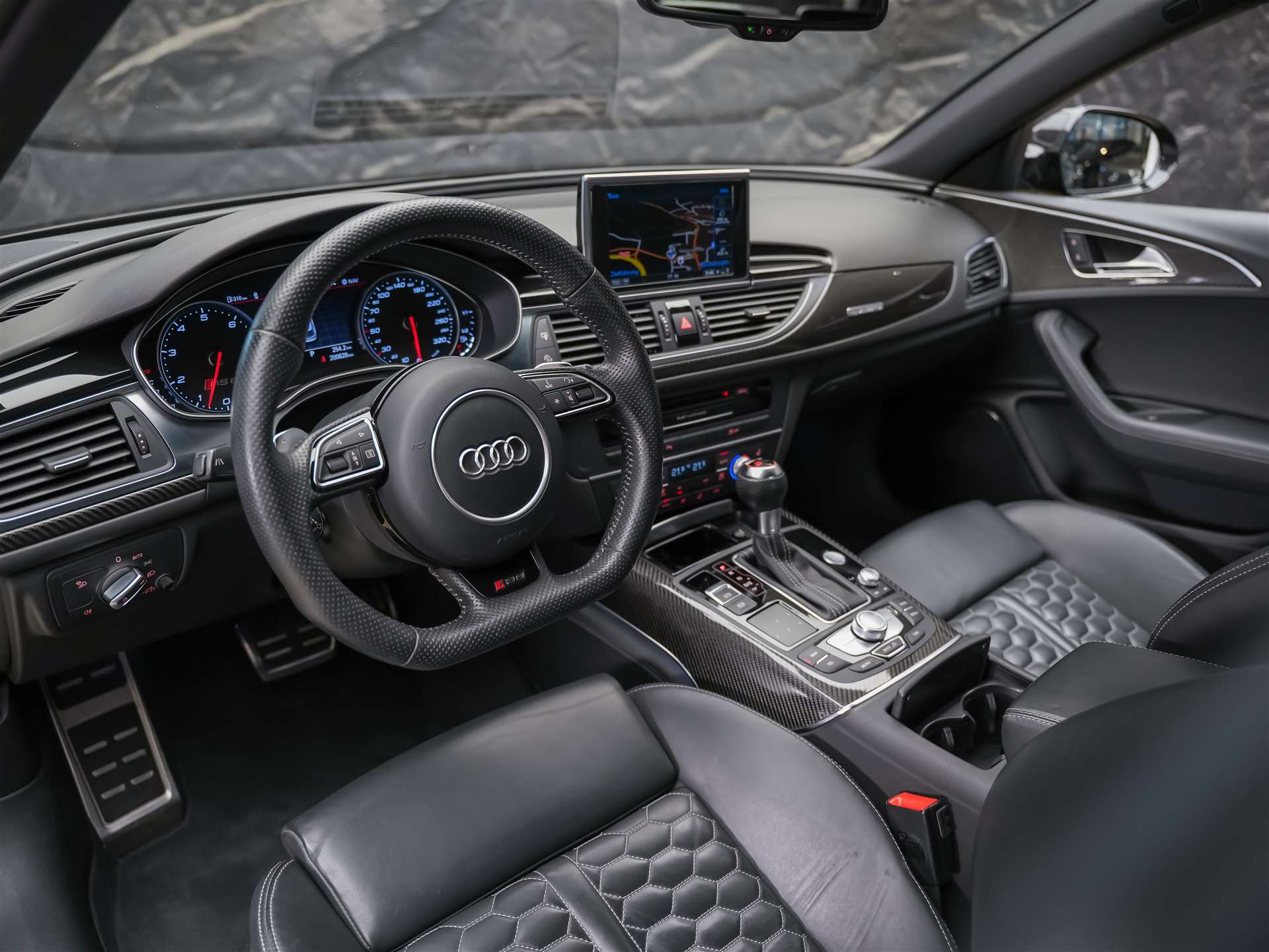 AUDI RS6 Avant 4.0 TFSI V8 quattro Tiptronic *BOSE Soundsystem*Abstandsregler*Sitzheizung*Valcona Leder*-image-8