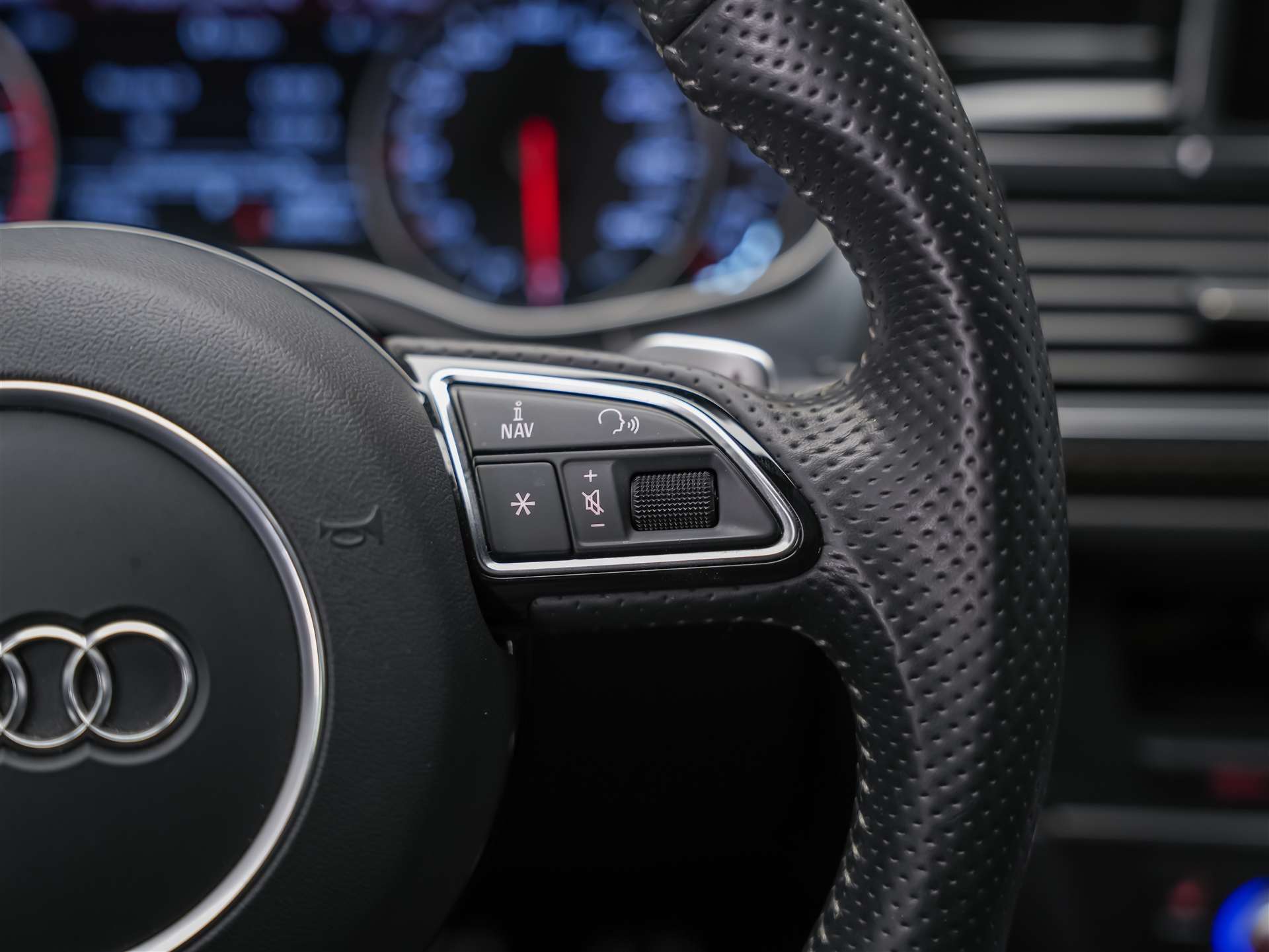 AUDI RS6 Avant 4.0 TFSI V8 quattro Tiptronic *BOSE Soundsystem*Abstandsregler*Sitzheizung*Valcona Leder*-image-31