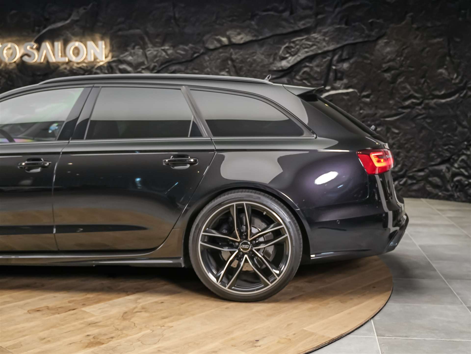 AUDI RS6 Avant 4.0 TFSI V8 quattro Tiptronic *BOSE Soundsystem*Abstandsregler*Sitzheizung*Valcona Leder*-image-18