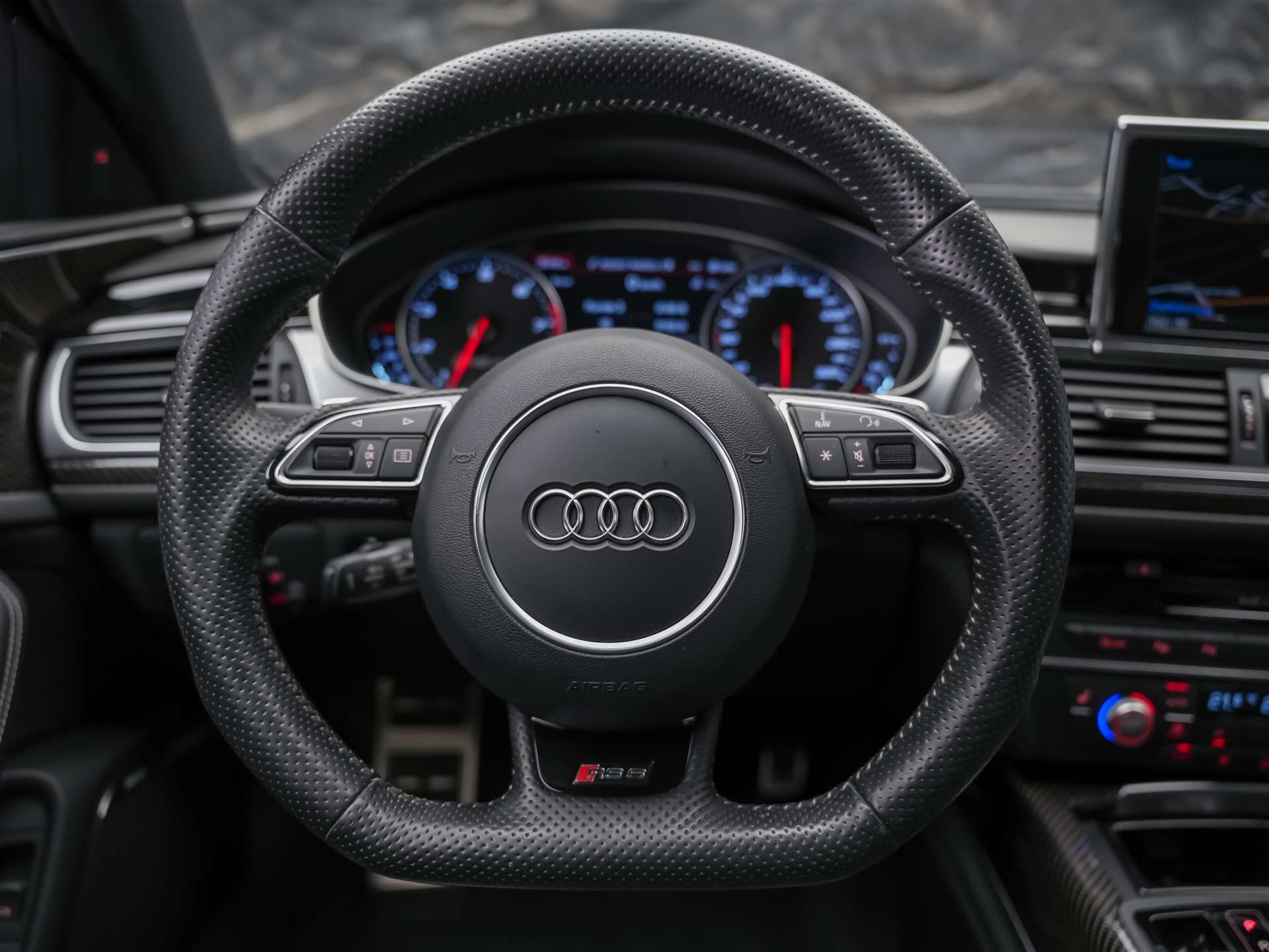 AUDI RS6 Avant 4.0 TFSI V8 quattro Tiptronic *BOSE Soundsystem*Abstandsregler*Sitzheizung*Valcona Leder*-image-29