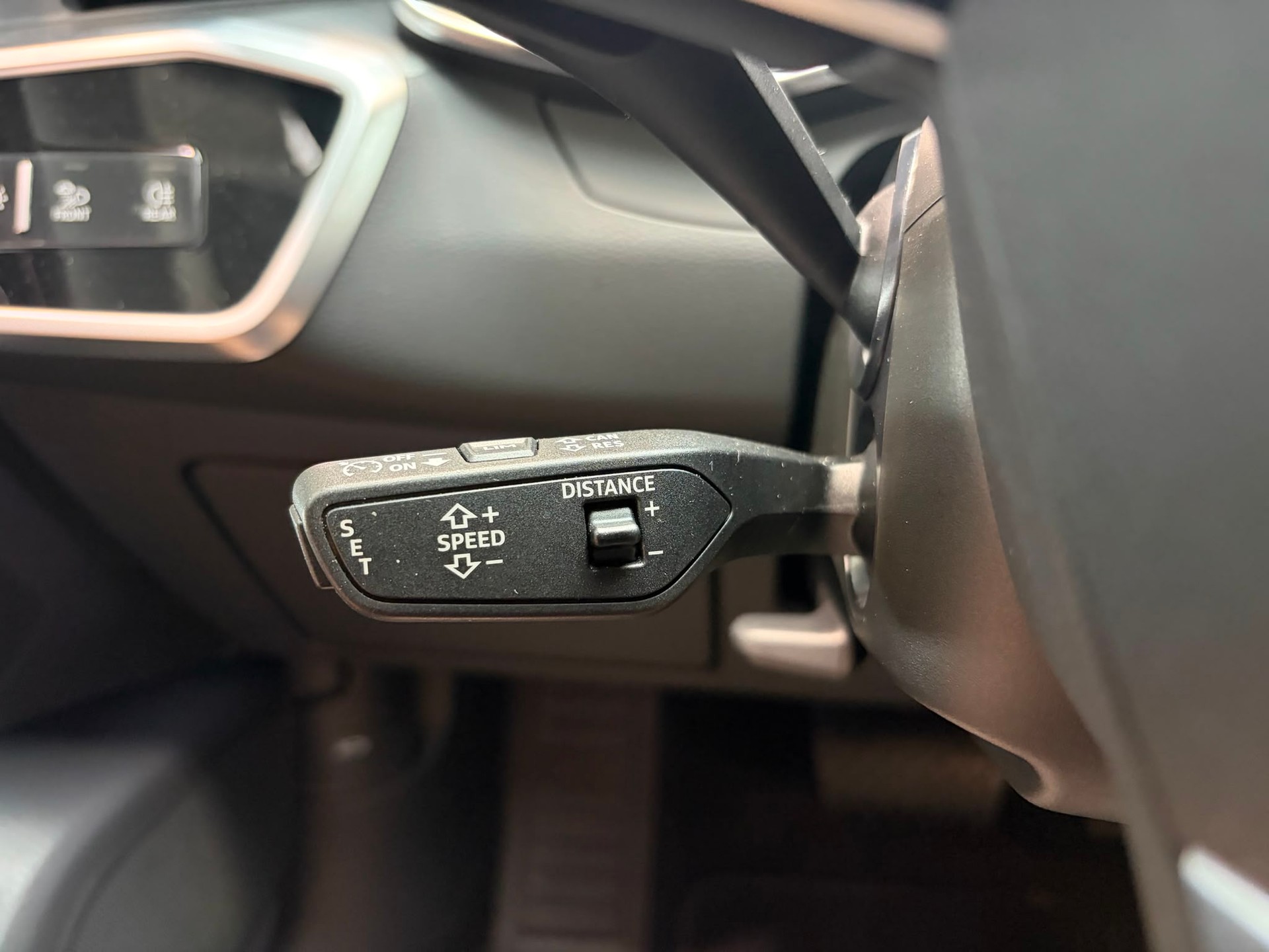 AUDI A6 Avant 40 TDI Sport Attraction quattro S-tronic-image-20