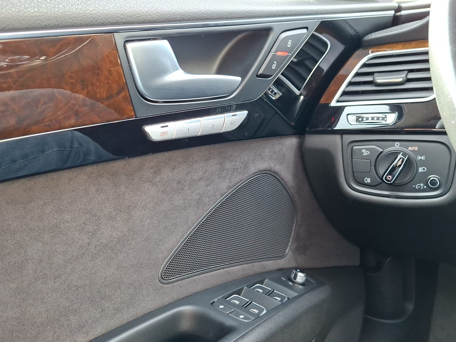 AUDI A8 3.0 TDI ultra quattro tiptronic-image-17