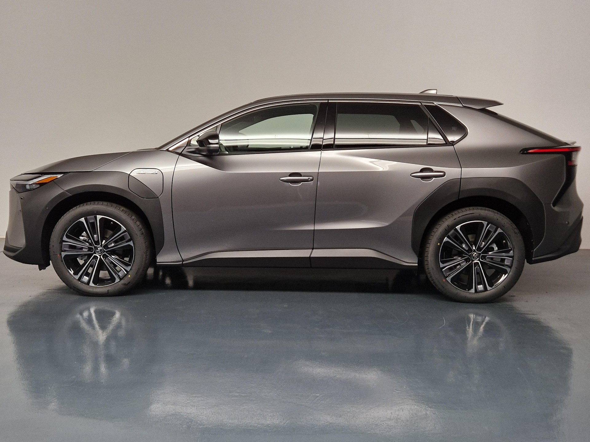 TOYOTA bZ4X Premium AWD-showroom-element-1
