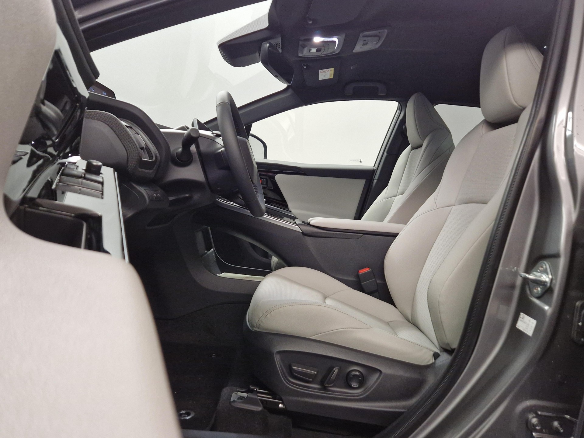 TOYOTA bZ4X Premium AWD-showroom-element-3